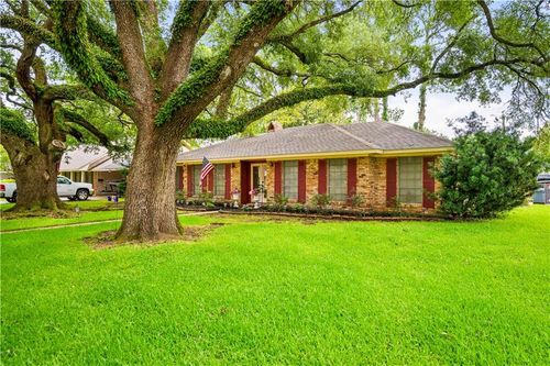 715 Tanglewood Dr, Alexandria, LA, 71303-3358 | Card Image