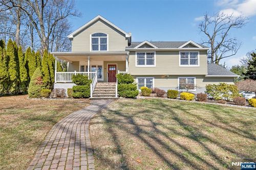 33 Georgia Dr, Wayne, NJ, 07470-3818 | Card Image