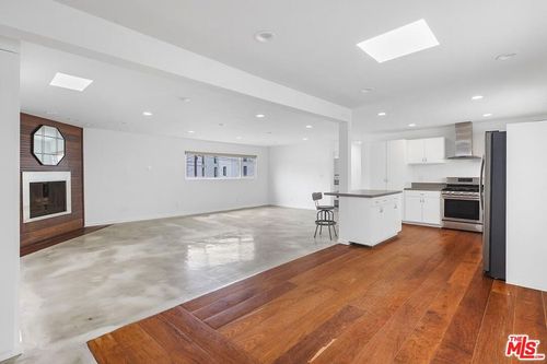 25 Ironsides St, Marina del Rey, CA, 90292-5907 | Card Image