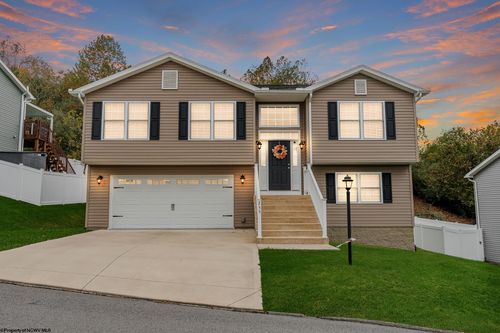 255 Woodbury Dr, Fairmont, WV, 26554-2248 | Card Image