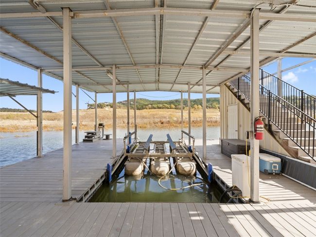 Lift in the boat slip | Image 13