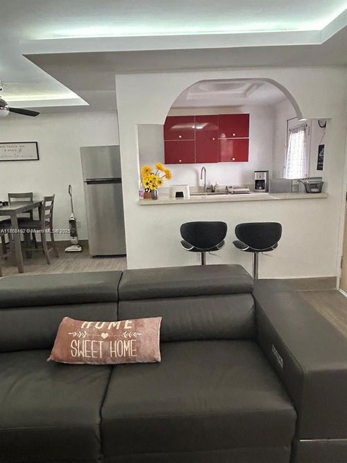 apt-209-16900 Ne 14th Ave, North Miami Beach, FL, 33162-2878 | Card Image