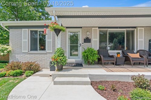 950 Intervale Dr, Highland, MI, 48357-2873 | Card Image