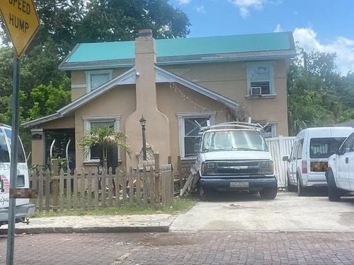 950 9th Ave S, Saint Petersburg, FL, 33705-1925 | Card Image