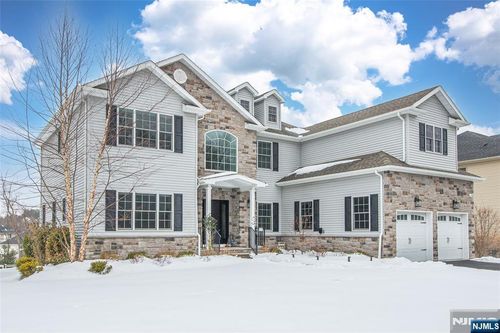 77 Haggerty Dr, West Orange, NJ, 07052-1437 | Card Image