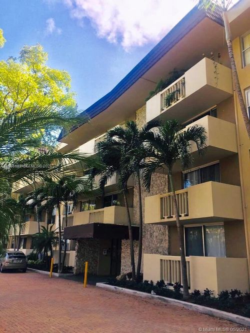 apt-333-1800 Sans Souci Blvd, North Miami, FL, 33181-3070 | Card Image