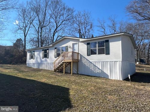 68 Gail Dr, MARTINSBURG, WV, 25403-1251 | Card Image