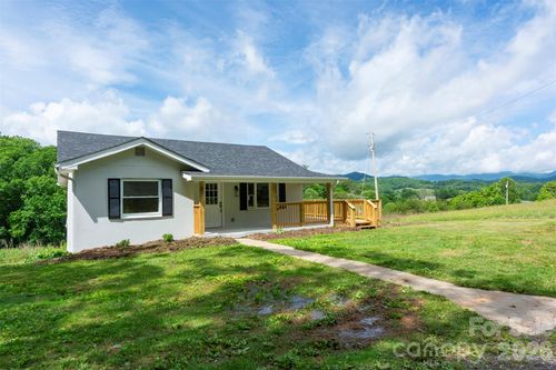 37 King Dr, Leicester, NC, 28748-7538 | Card Image