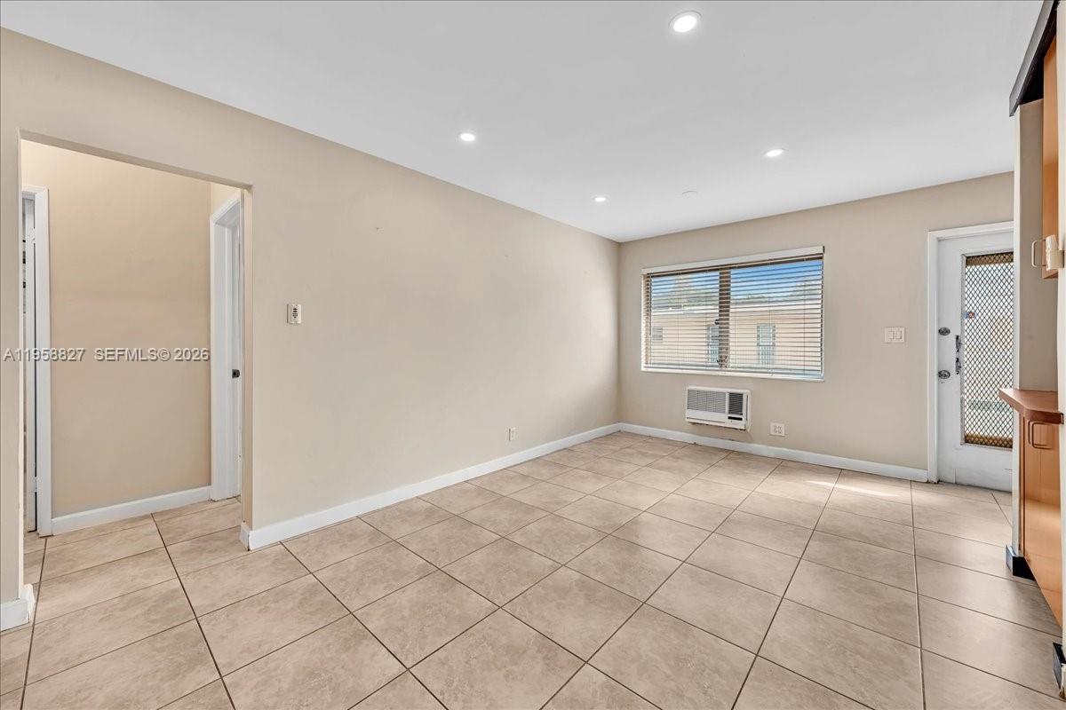 Residential Lease in Hollywood 3