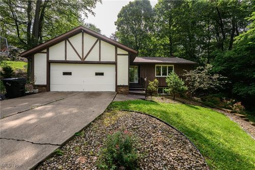 2436 Woodlawn Dr Nw, Dover, OH, 44622-7449 | Card Image