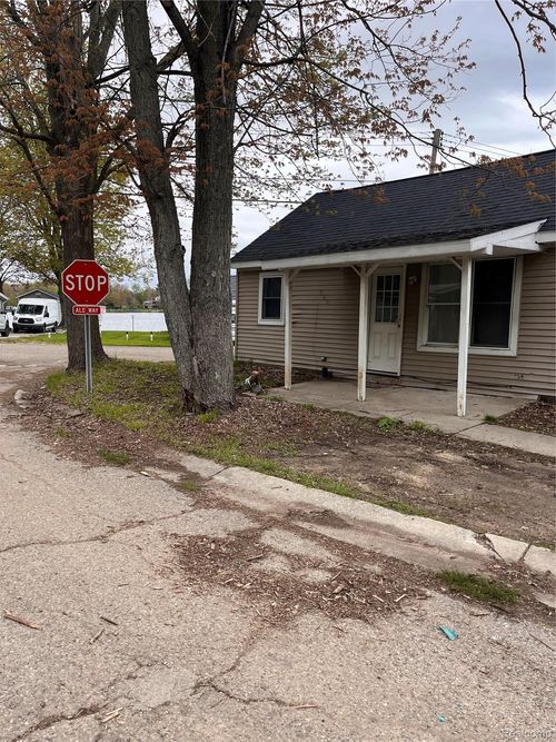 300 Georgia Dr, Lapeer, MI, 48446-2778 | Card Image