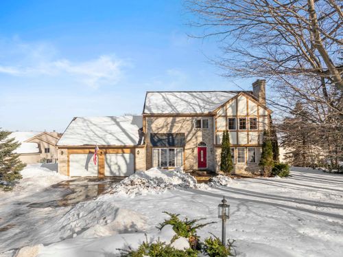 5270 N Liberty Dr, Traverse City, MI, 49685-9705 | Card Image