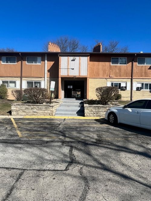 139-860 E Old Willow Rd, Prospect Heights, IL, 60070-2128 | Card Image