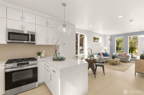 b-915 N 98th St, Seattle, WA, 98103-3211 | Card Image