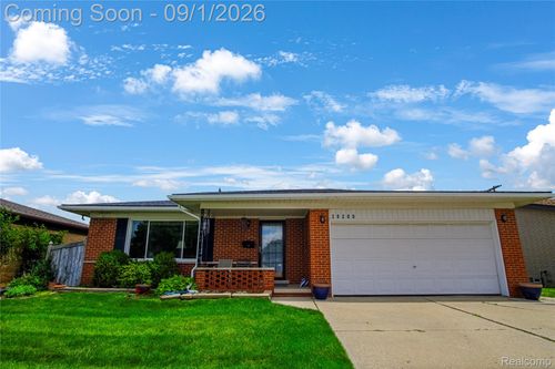 28200 Newland Dr, Warren, MI, 48093-4944 | Card Image
