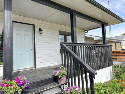 4816 49 St, Home with 4 bedrooms, 2 bathrooms and 3 parking in Bashaw AB | Image 3