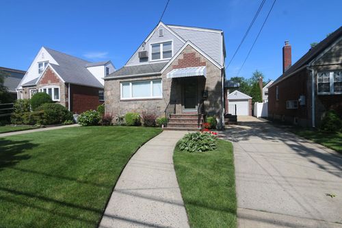 16 Elton Rd N, Garden City, NY, 11530-2204 | Card Image