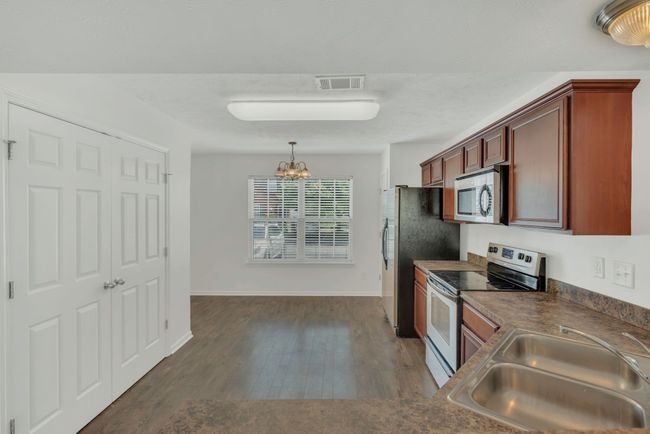 Large kitchen with the eat-in area at the back of the kitchen in front of the windows | Image 7
