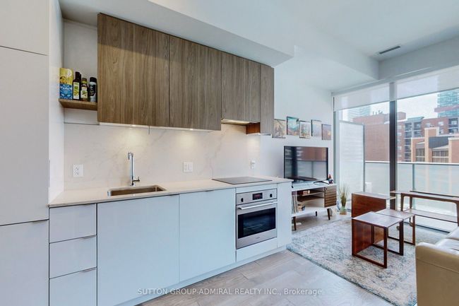 901 - 161 Roehampton Ave, Condo with 2 bedrooms, 1 bathrooms and null parking in Toronto ON | Image 12