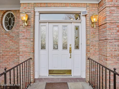 12-104 Ritch Ave W, Greenwich, CT, 06830-6953 | Card Image