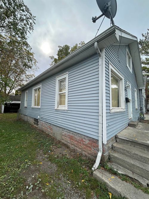 825 Vermilya Ave, Flint, MI, 48507-1726 | Card Image