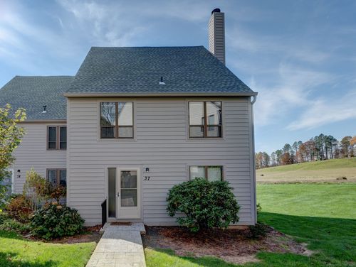 37-37 Hallmark Hill Dr, Wallingford, CT, 06492-3448 | Card Image