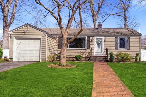 9 Tophill Cir, Cranston, RI, 02920-3132 | Card Image