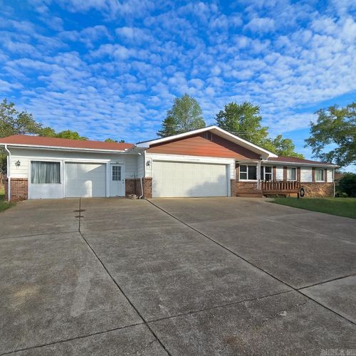 608 Broadmoor Cir, Mountain Home, AR, 72653-2936 | Card Image