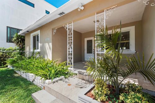 00-9564 Carlyle Ave, Surfside, FL, 33154-2448 | Card Image