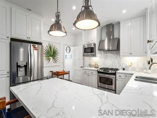 722 F Ave, Coronado, CA, 92118-2130 | Card Image