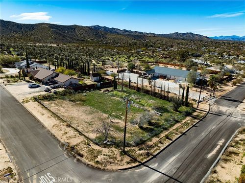 7516 Hilton, Yucca Valley, CA, 92284 | Card Image