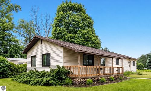 5250 Mobile Trl W, Traverse City, MI, 49685-9333 | Card Image