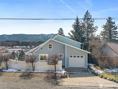205 W 5th St, Cle Elum, WA, 98922-1171 | Card Image