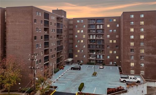 apt-403-5600 Munhall Rd, Squirrel Hill, PA, 15217-2039 | Card Image