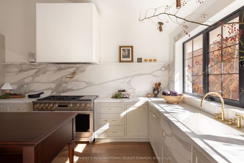 36 Rosemeade Ave, Etobicoke, ON, M8Y3A3 | Card Image