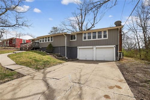 8823 E 23rd St, Kansas City, MO, 64129-1447 | Card Image