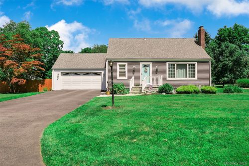 49 Regent St, East Patchogue, NY, 11772-5733 | Card Image