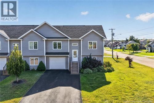 56 O'neill St, Home with 3 bedrooms, 2 bathrooms and null parking in Moncton NB | Card Image