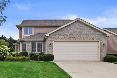 9200 Prairie Village Dr, Condo with 4 bedrooms, 3 bathrooms and null parking in Pleasant Prairie WI | Image 2