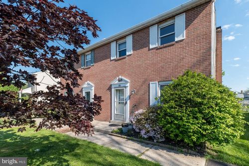207 Hickory Dr, QUAKERTOWN, PA, 18951-1017 | Card Image