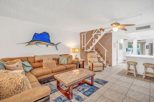 apt-o8-87200 Overseas Hwy, Islamorada, FL, 33036-3105 | Card Image