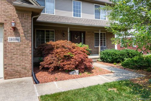 18086 Whisler Dr, Rockwood, MI, 48173-8640 | Card Image