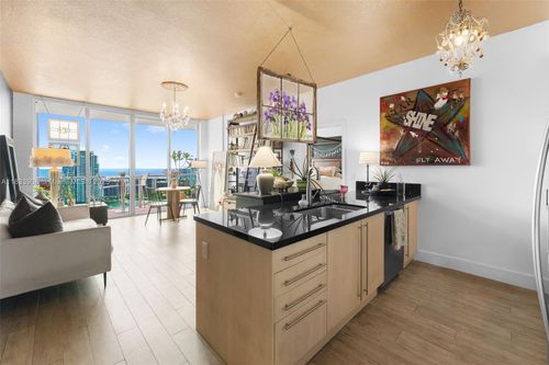 ph-3904s-79 Sw 12th St, Miami, FL, 33130-5215 | Card Image