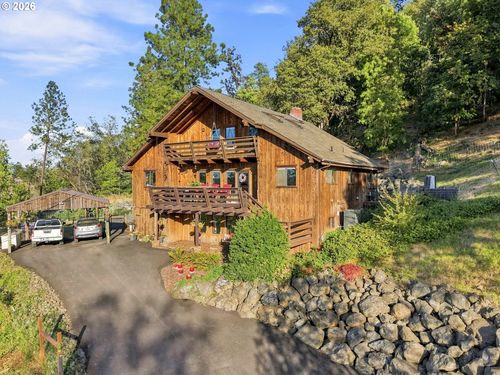 466 Laurel Dr, Roseburg, OR, 97471-9625 | Card Image