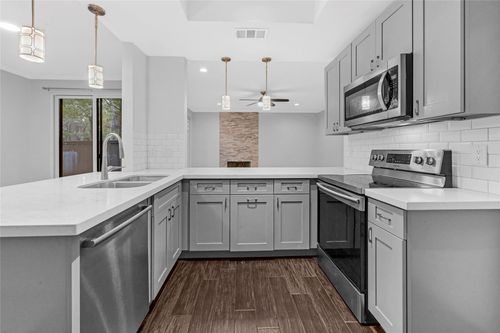 233 Litchfield Ln, Houston, TX, 77024-6036 | Card Image