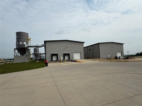 2420 Lefebure Rd, Fairfax, IA, 52228-9720 | Card Image