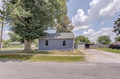 1100 E Olive, House other with 2 bedrooms, 1 bathrooms and null parking in Staunton IL | Image 3