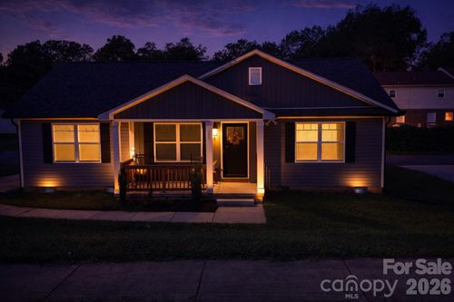 620 13th St Sw, Hickory, NC, 28602-2431 | Card Image