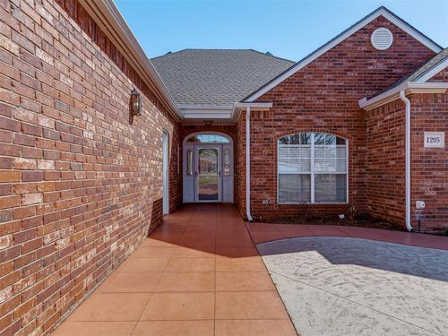 1205 Regency Ct, Kingfisher, OK, 73750-4251 | Card Image