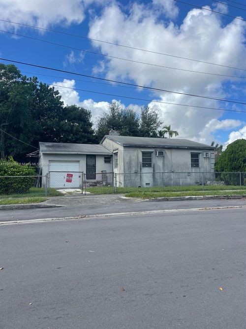 500 Nw 46th St, Miami, FL, 33127-2673 | Card Image